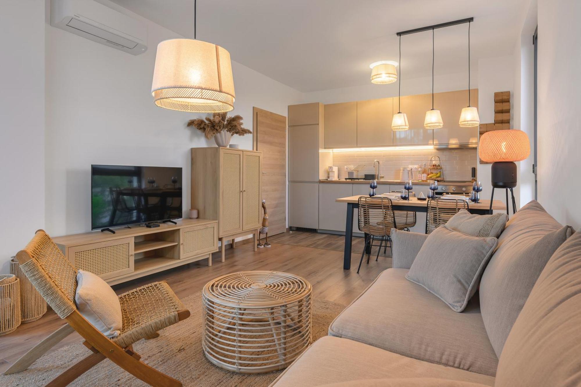 Boho Sea View One-Bedroom Pool & Spa Apartment Св. Св. Константин и Елена Екстериор снимка